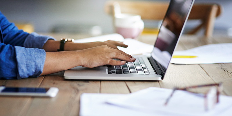 the-pros-and-cons-of-banning-laptops.jpg